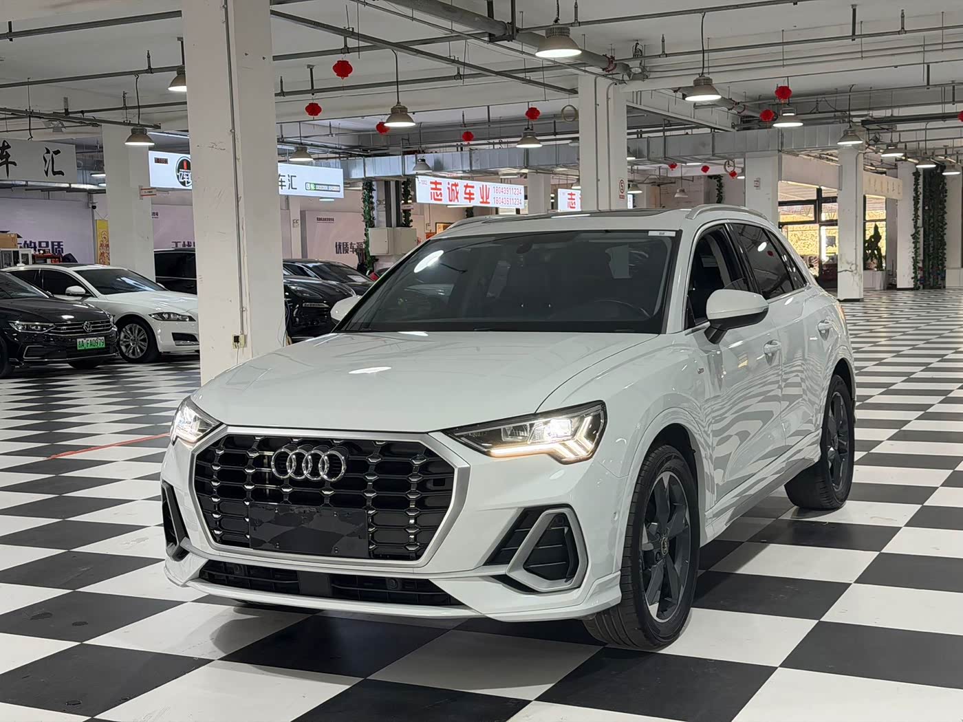 Audi Q3 1.4 л 2022 г. Белый, пробег 37000 км