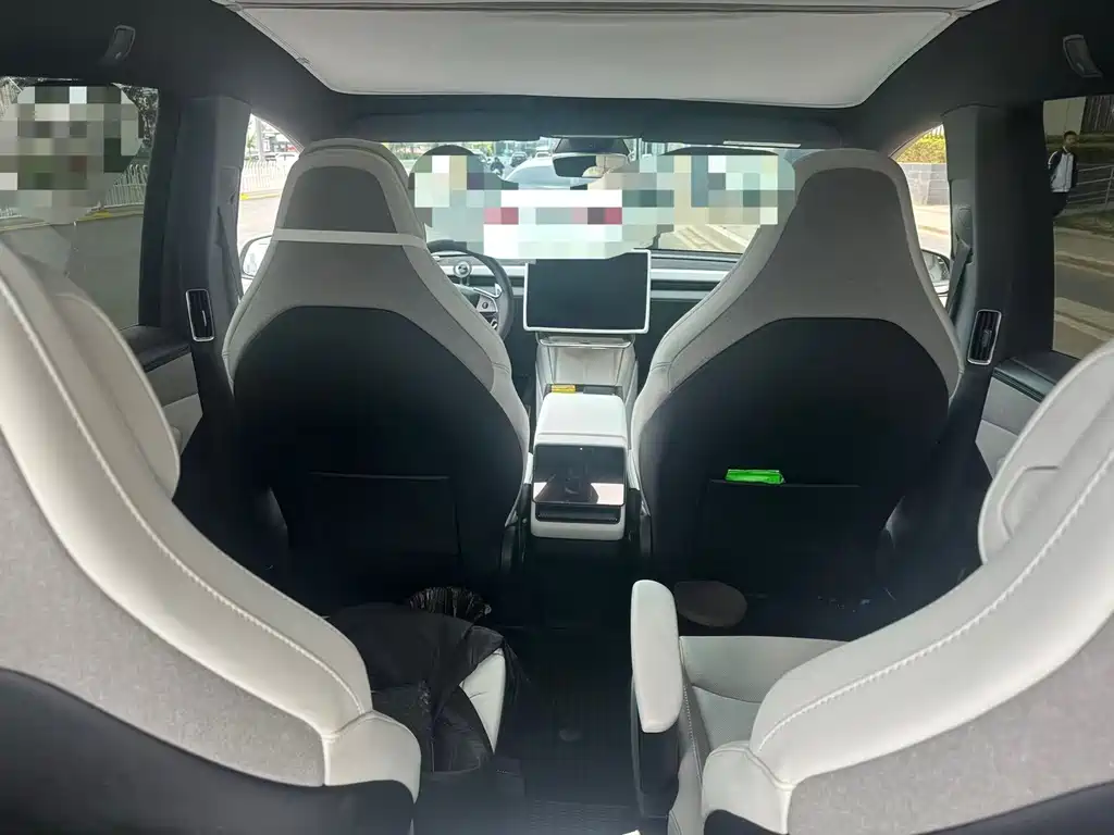 Tesla Model Y L — миниатюра 6