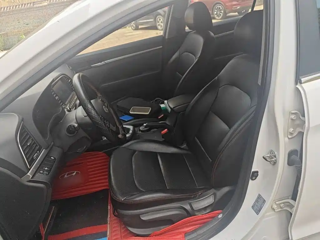 Hyundai Elantra — миниатюра 11