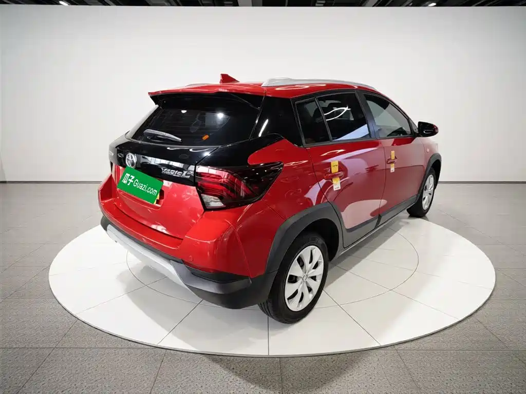 Toyota Yaris L - фото 5