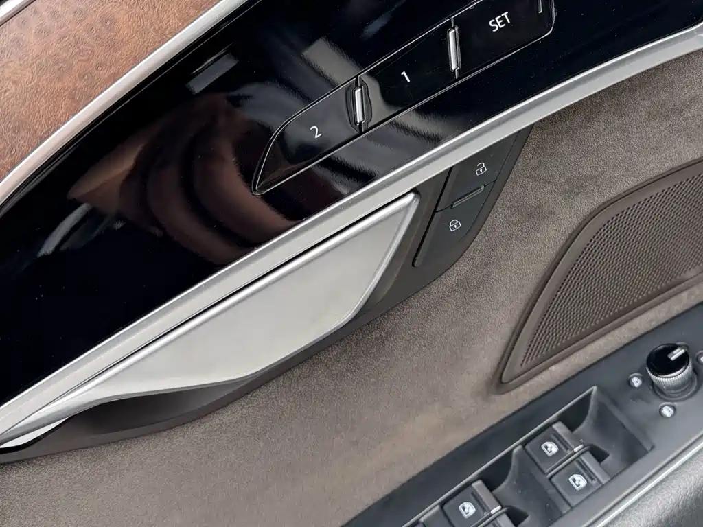 Audi A8 — миниатюра 16