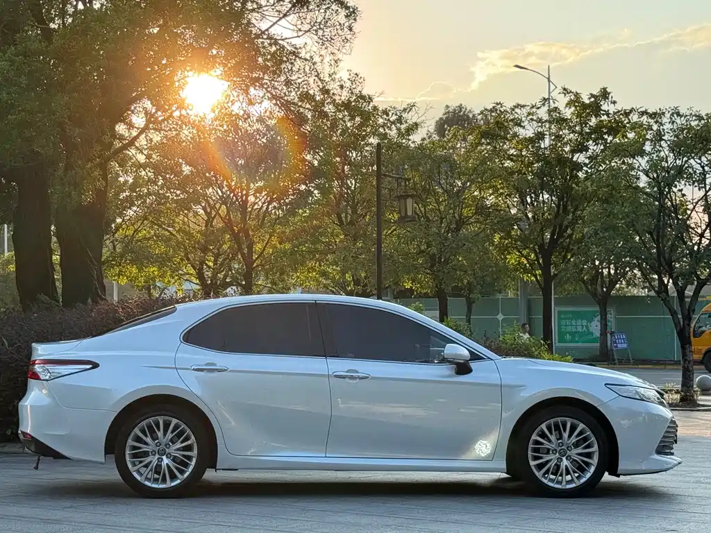 Toyota Camry — миниатюра 7