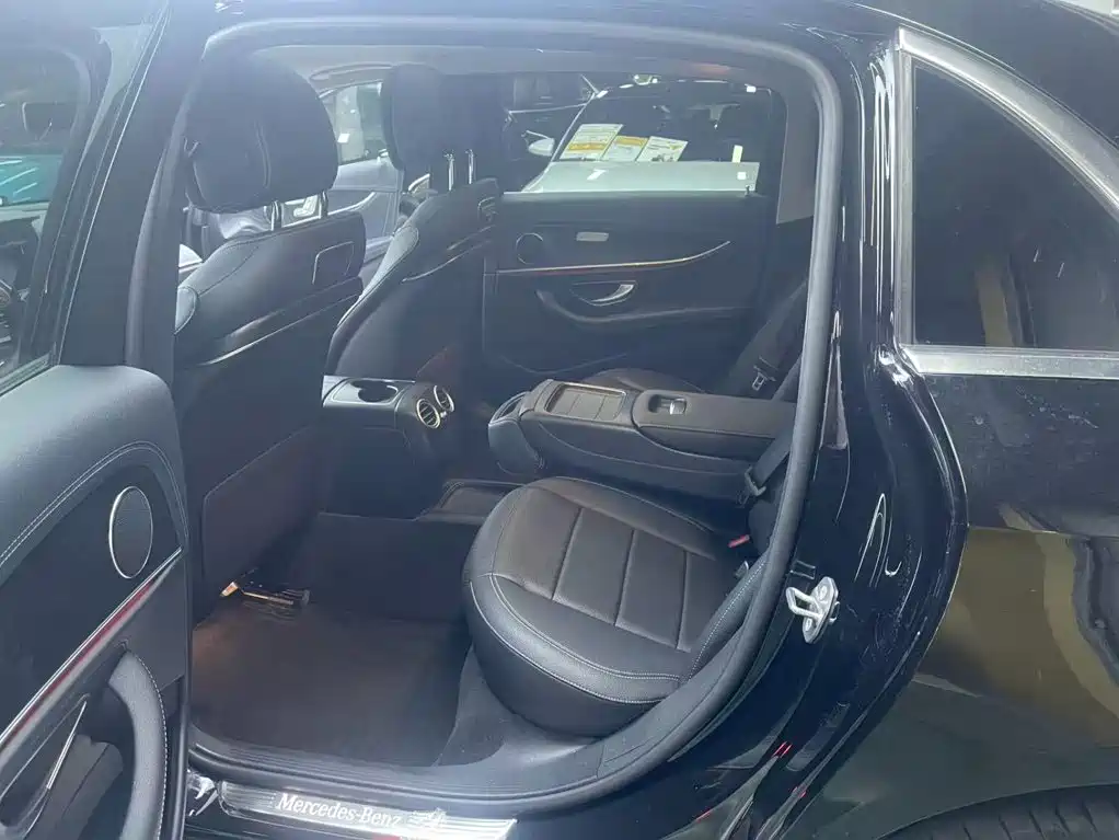 Mercedes-Benz E-Class — миниатюра 7