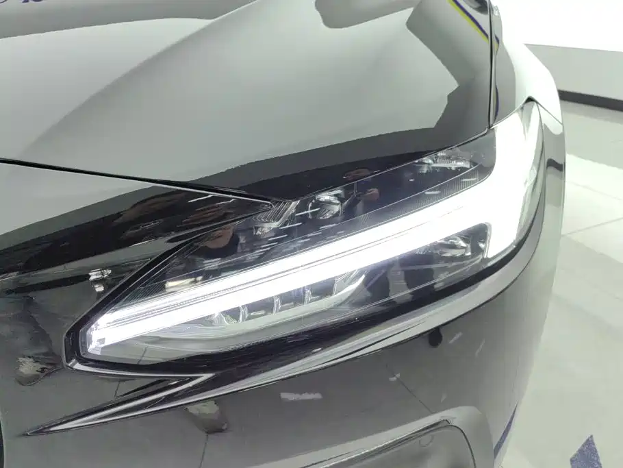 Volvo S90 — миниатюра 5
