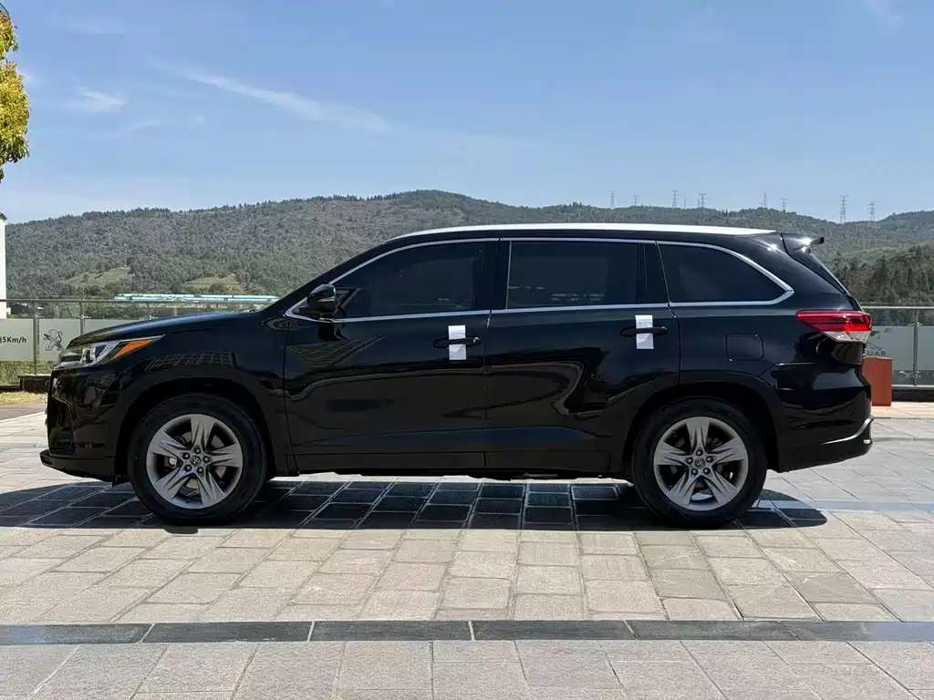 TOYOTA HIGHLANDER