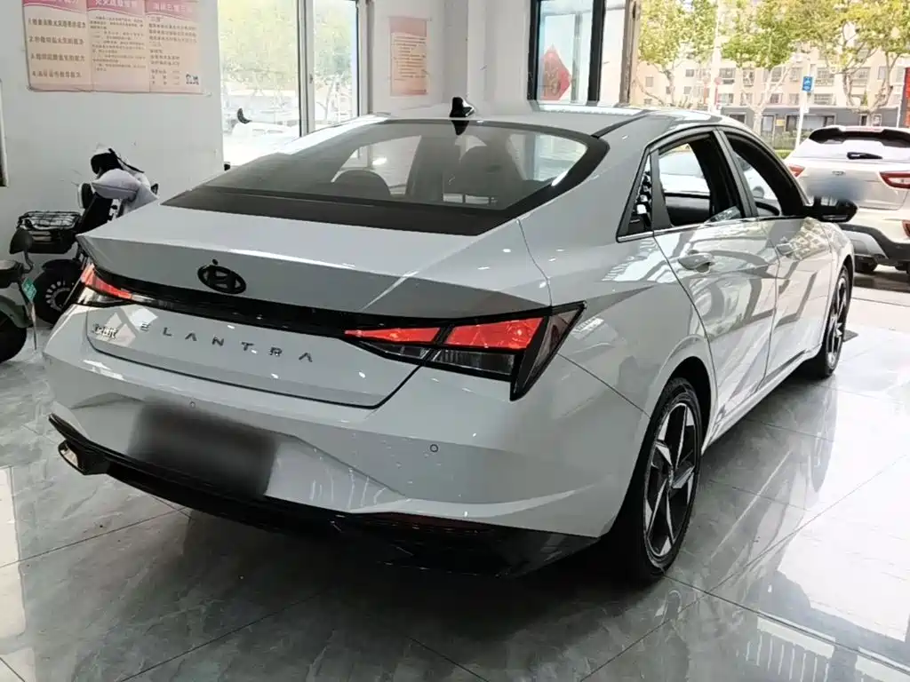 Hyundai Elantra — миниатюра 7