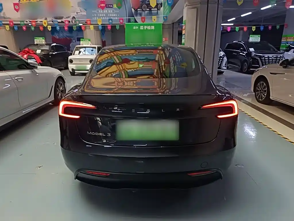 Tesla Model 3 — миниатюра 6