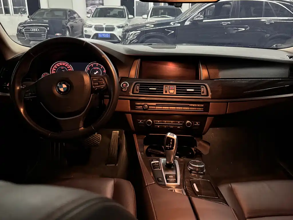 BMW 5 Series — миниатюра 9