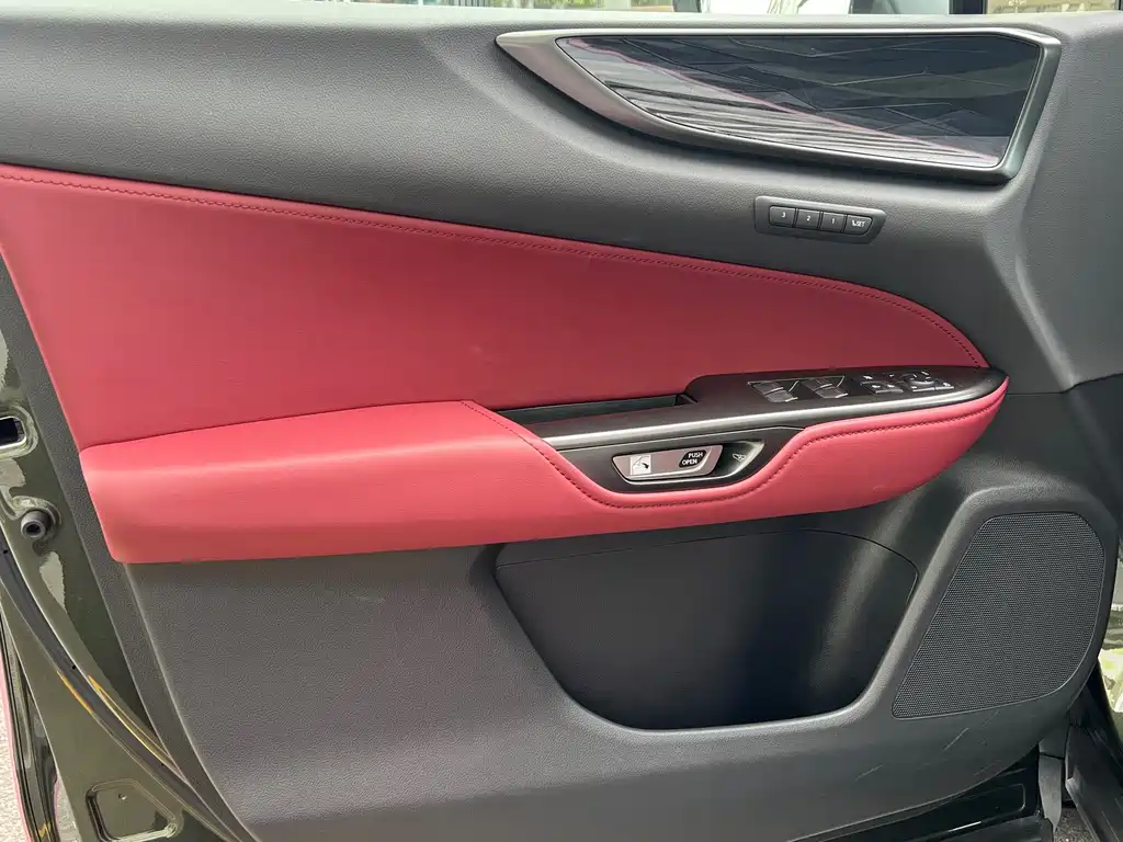 Lexus NX — миниатюра 8