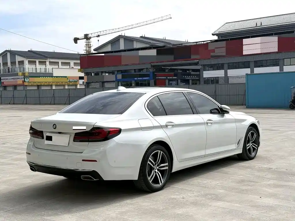 BMW 5 Series — миниатюра 5