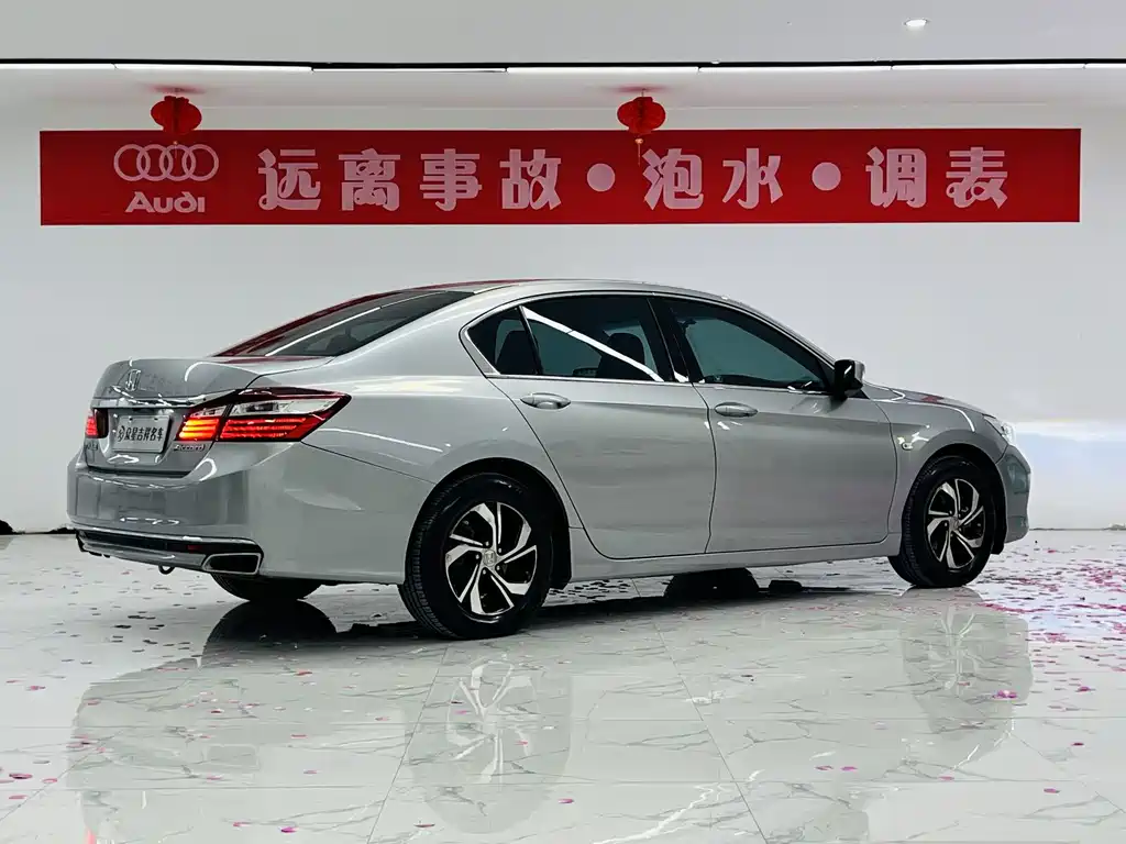 Honda Accord — миниатюра 16