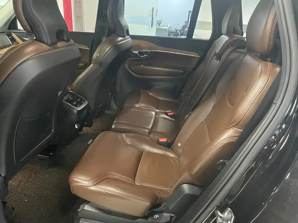 Volvo XC90 — миниатюра 10