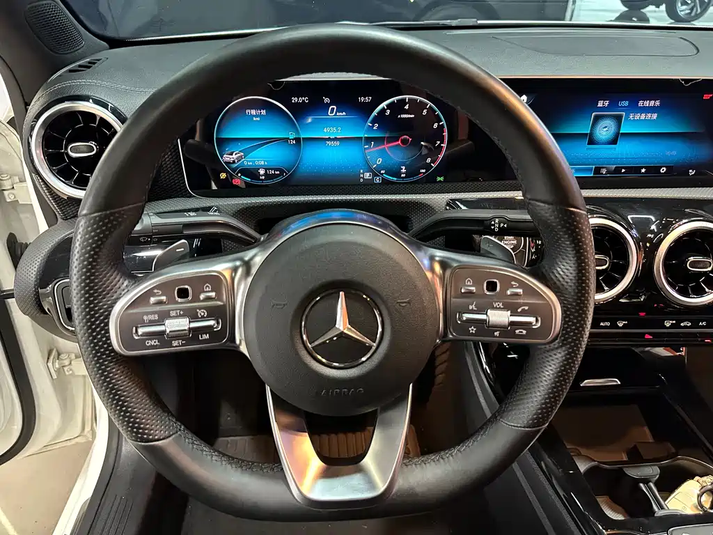 Mercedes-Benz A-Class — миниатюра 9