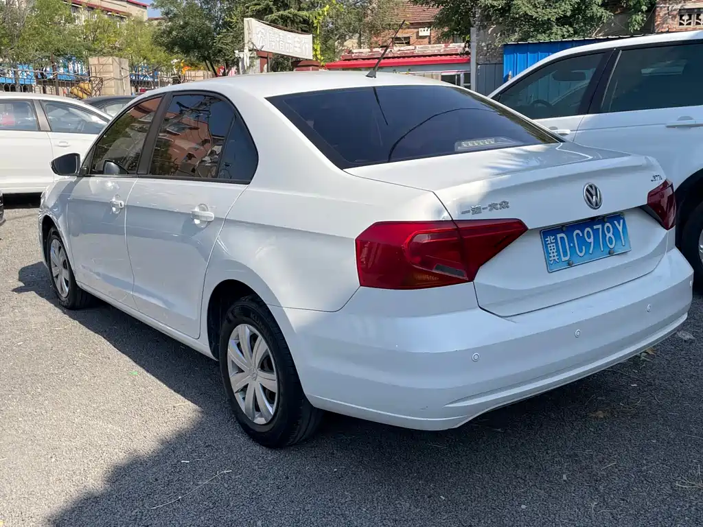Volkswagen Jetta — миниатюра 7