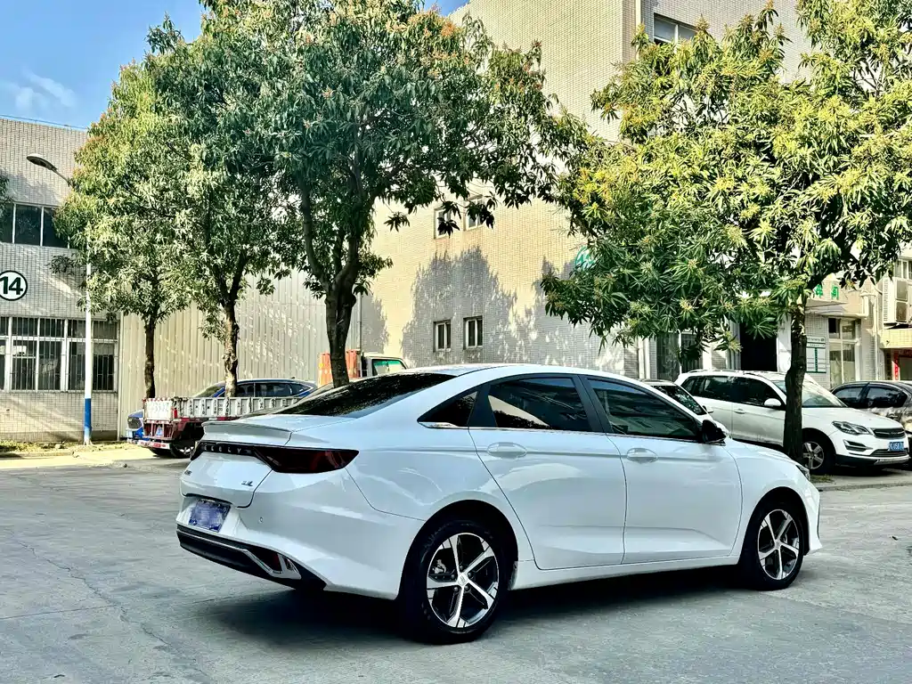 Geely Emgrand L — миниатюра 12