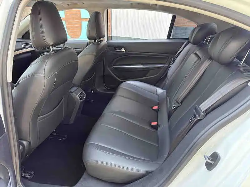 Peugeot 408 — миниатюра 9