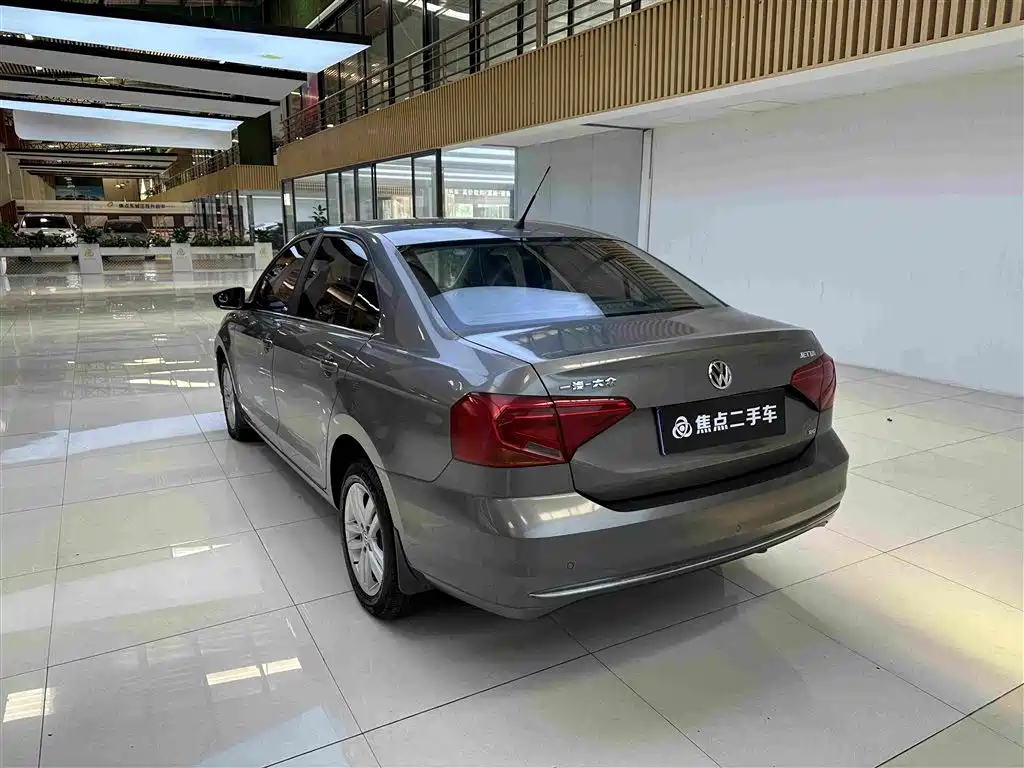 Volkswagen Jetta — миниатюра 7