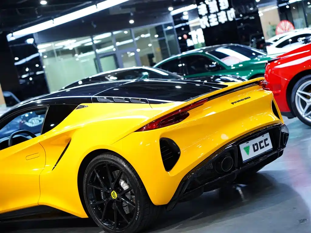 Lotus Emira — миниатюра 11