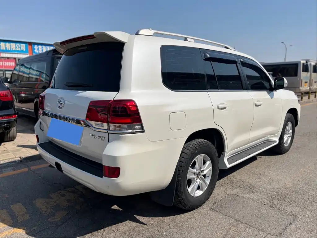 Toyota Land Cruiser 2018 5.7L AT