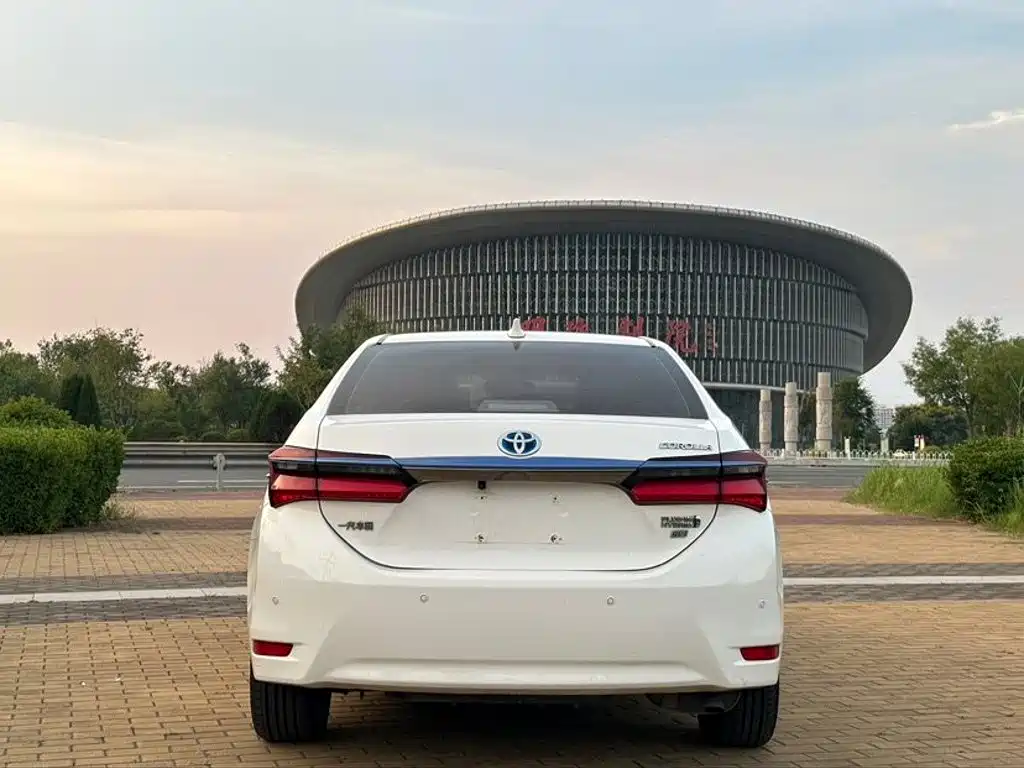 Toyota Corolla Hybrid — миниатюра 5