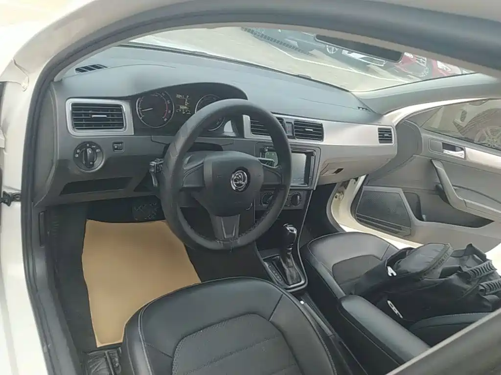 Skoda Rapid Spaceback — миниатюра 10