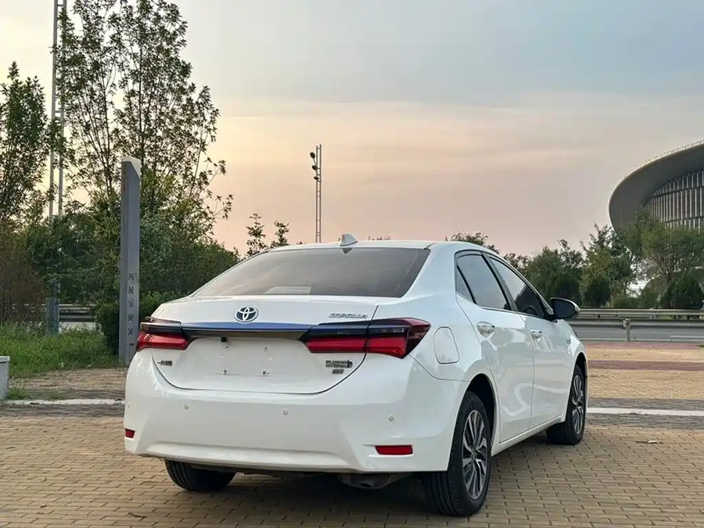 Toyota Corolla Hybrid — миниатюра 4