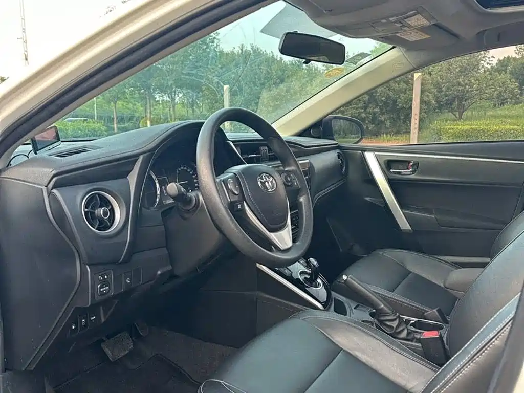 Toyota Corolla Hybrid — миниатюра 8