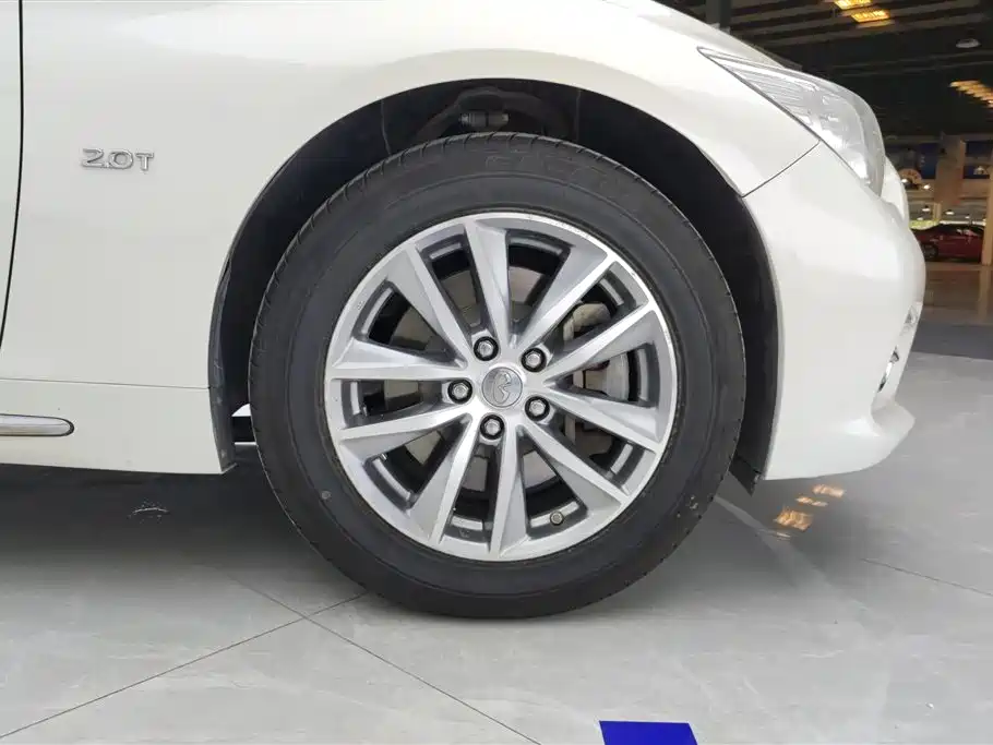 Infiniti Q50L 2016 2.0T Comfort