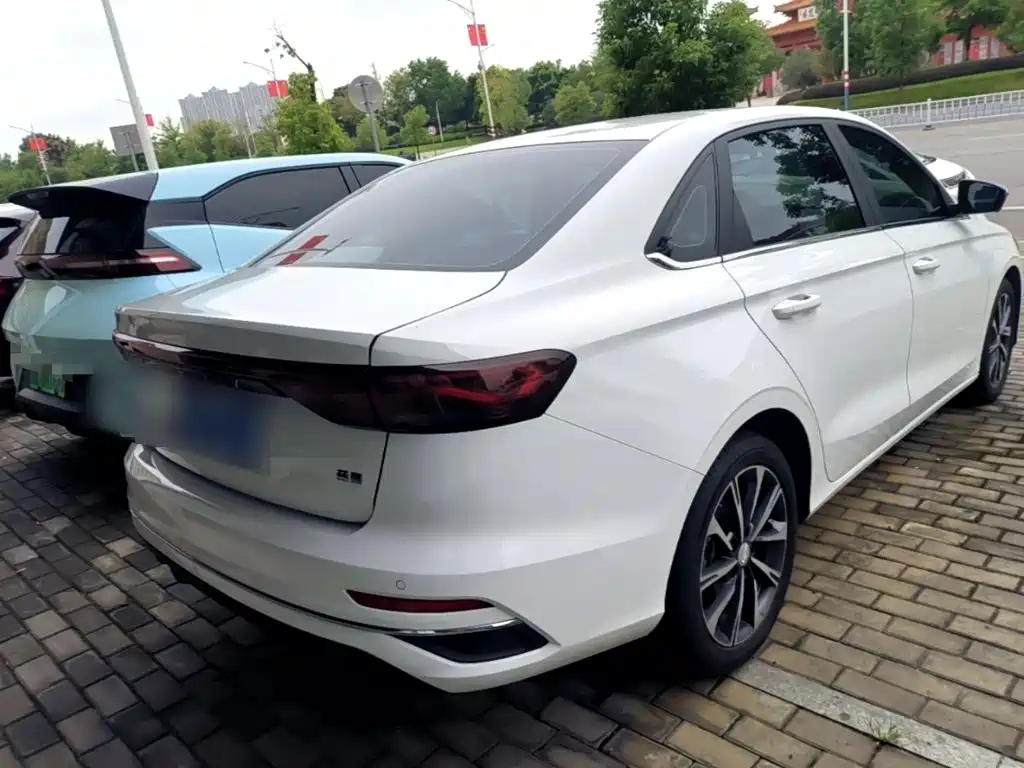Geely Emgrand — миниатюра 7