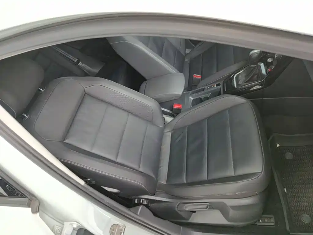 Volkswagen T-Roc — миниатюра 25
