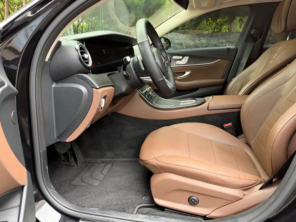 Mercedes-Benz E-Class — миниатюра 5