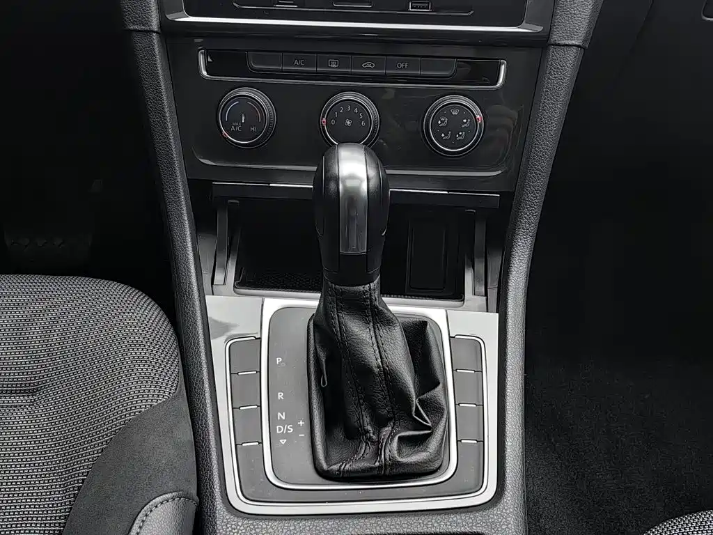 Volkswagen Golf — миниатюра 13