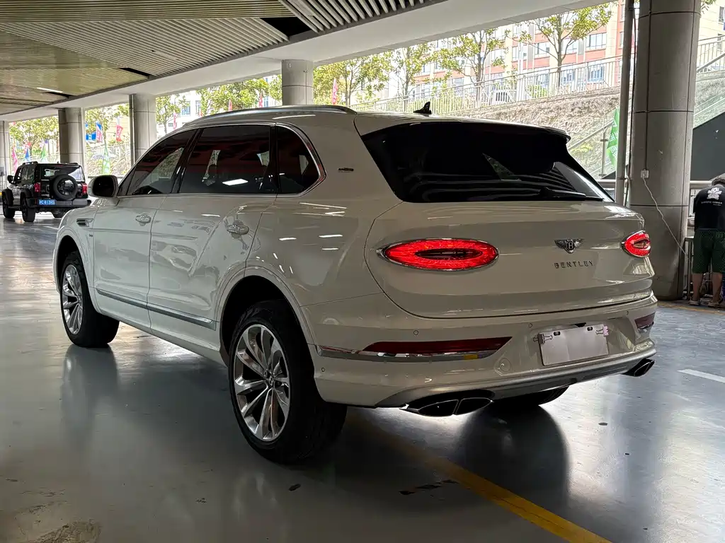 Bentley Bentayga — миниатюра 2