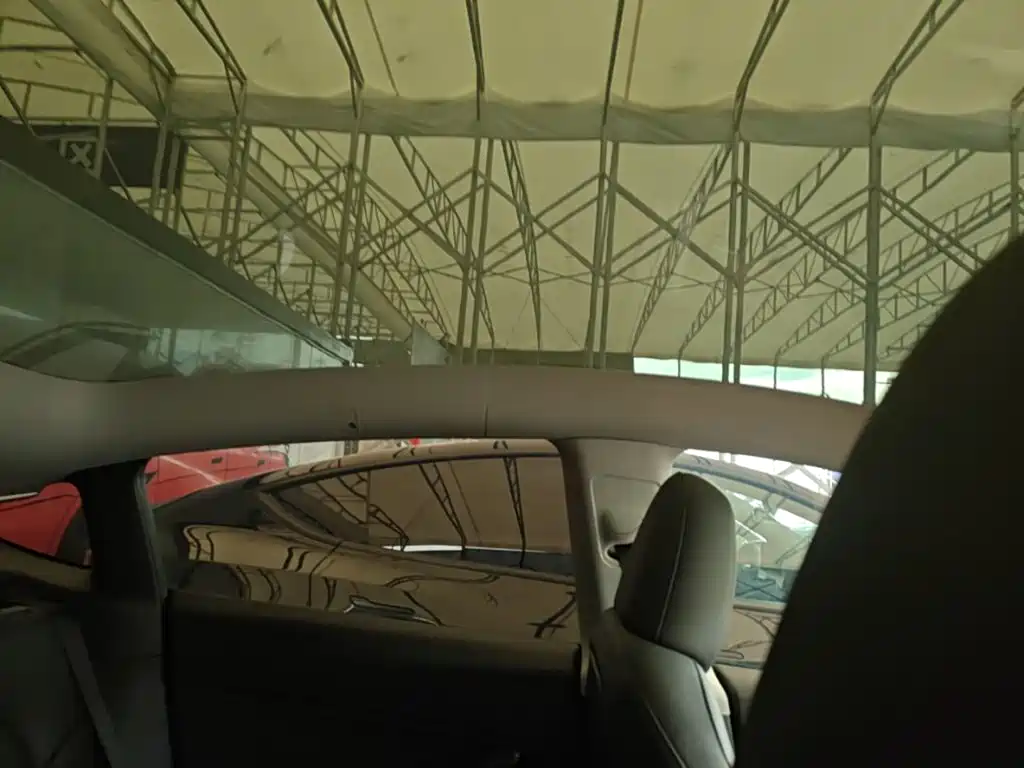 Tesla Model Y — миниатюра 18