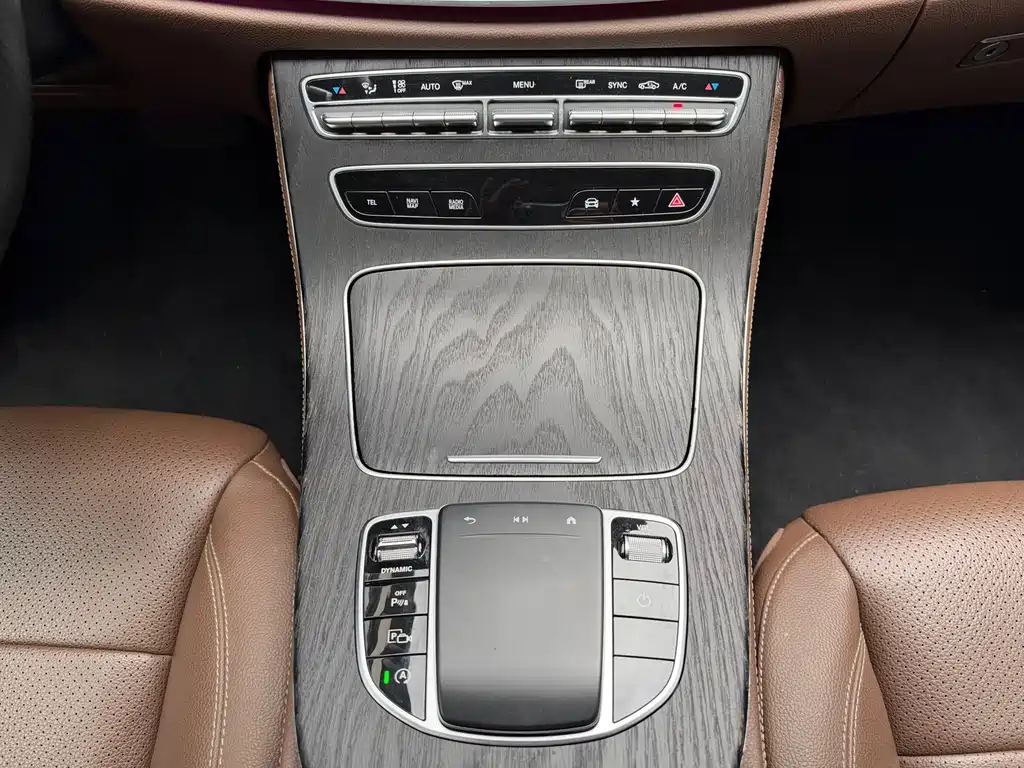 Mercedes-Benz E-Class — миниатюра 7