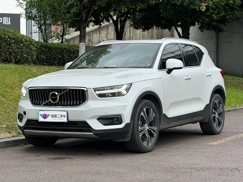 Купить Volvo XC40