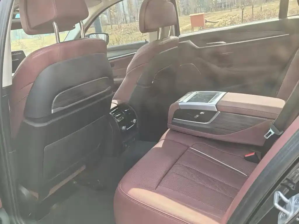 BMW 5 Series — миниатюра 5