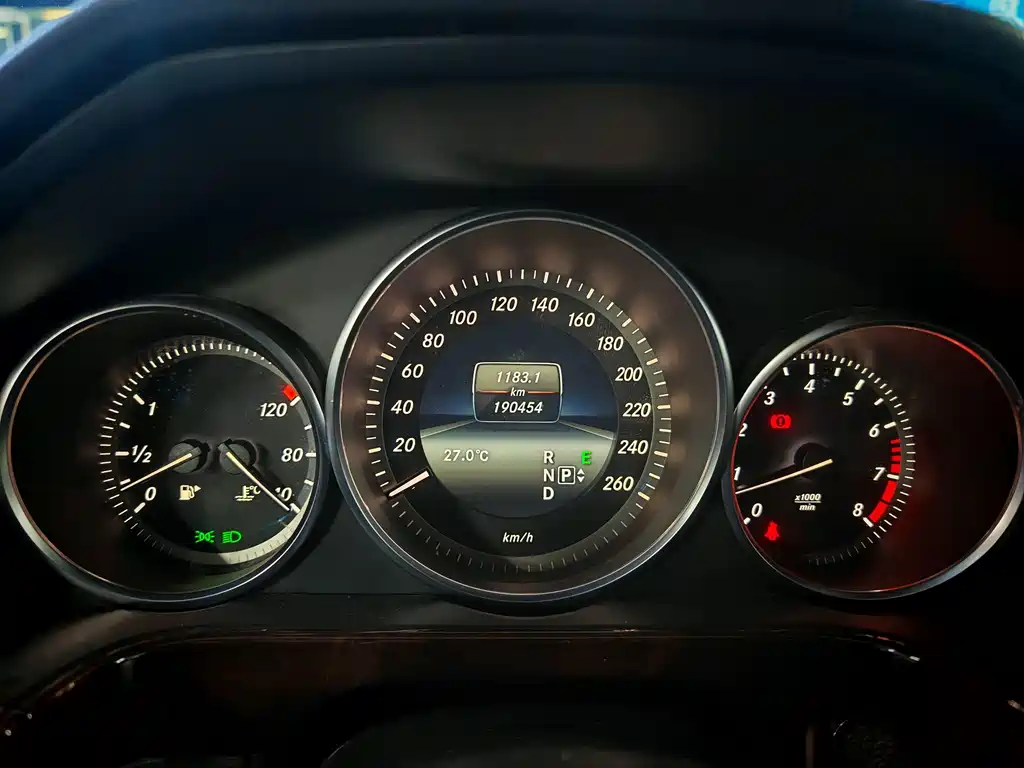 Mercedes-Benz E-Class — миниатюра 6