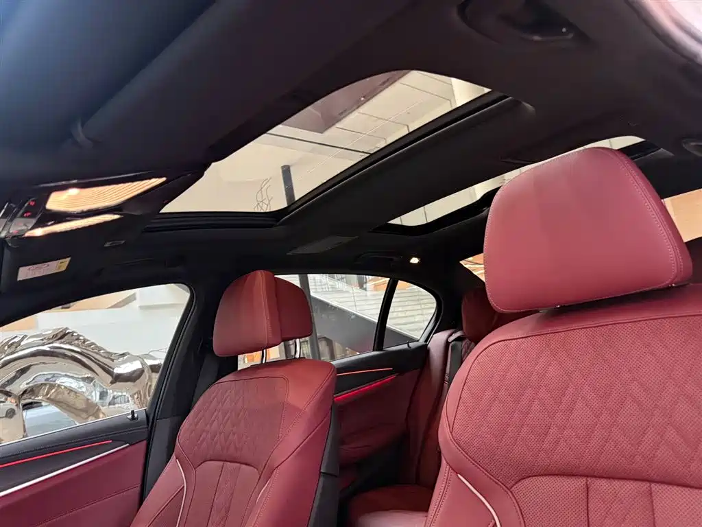BMW 5 Series — миниатюра 12