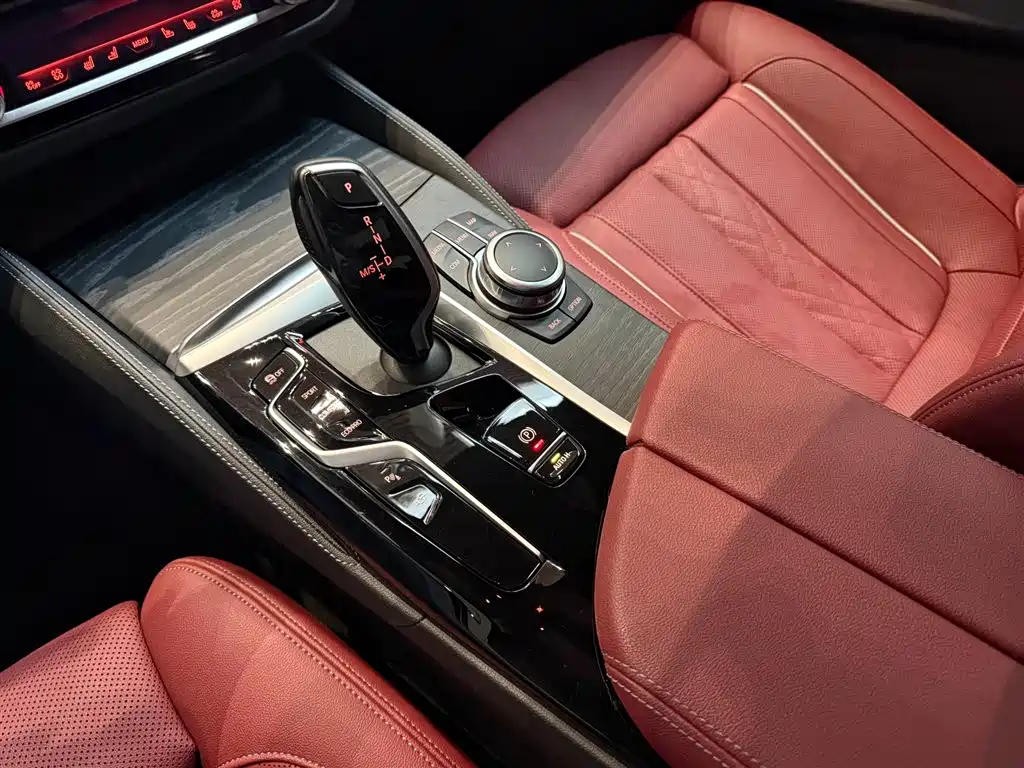 BMW 5 Series — миниатюра 9