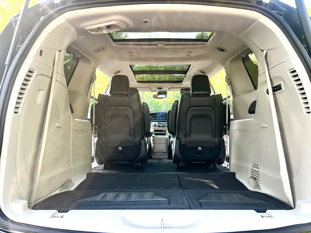Chrysler Grand Voyager (Import) — миниатюра 18