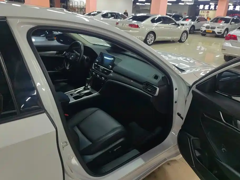 Honda Accord — миниатюра 8
