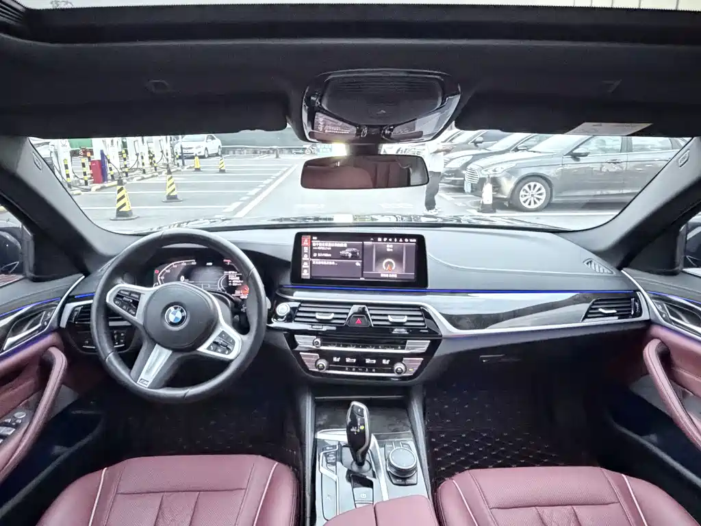 BMW 5 Series — миниатюра 9