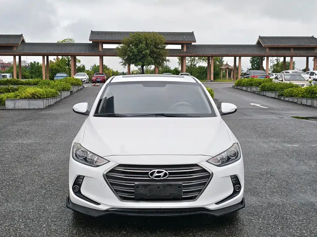 Hyundai Elantra — миниатюра 2