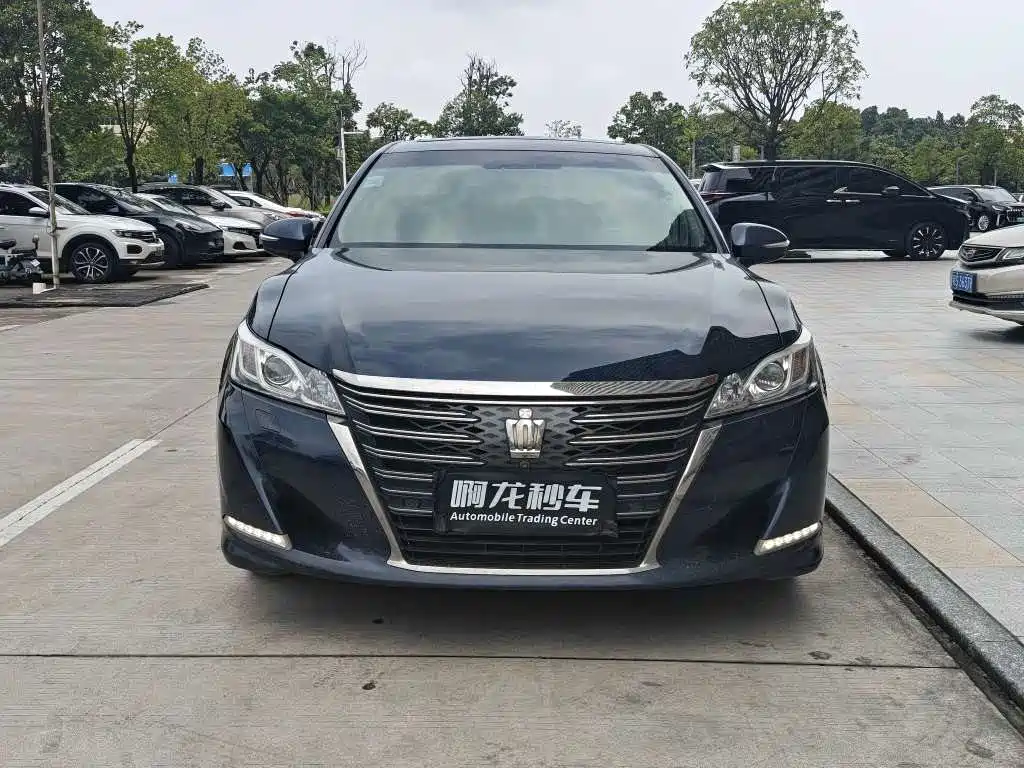 Toyota Crown — миниатюра 2