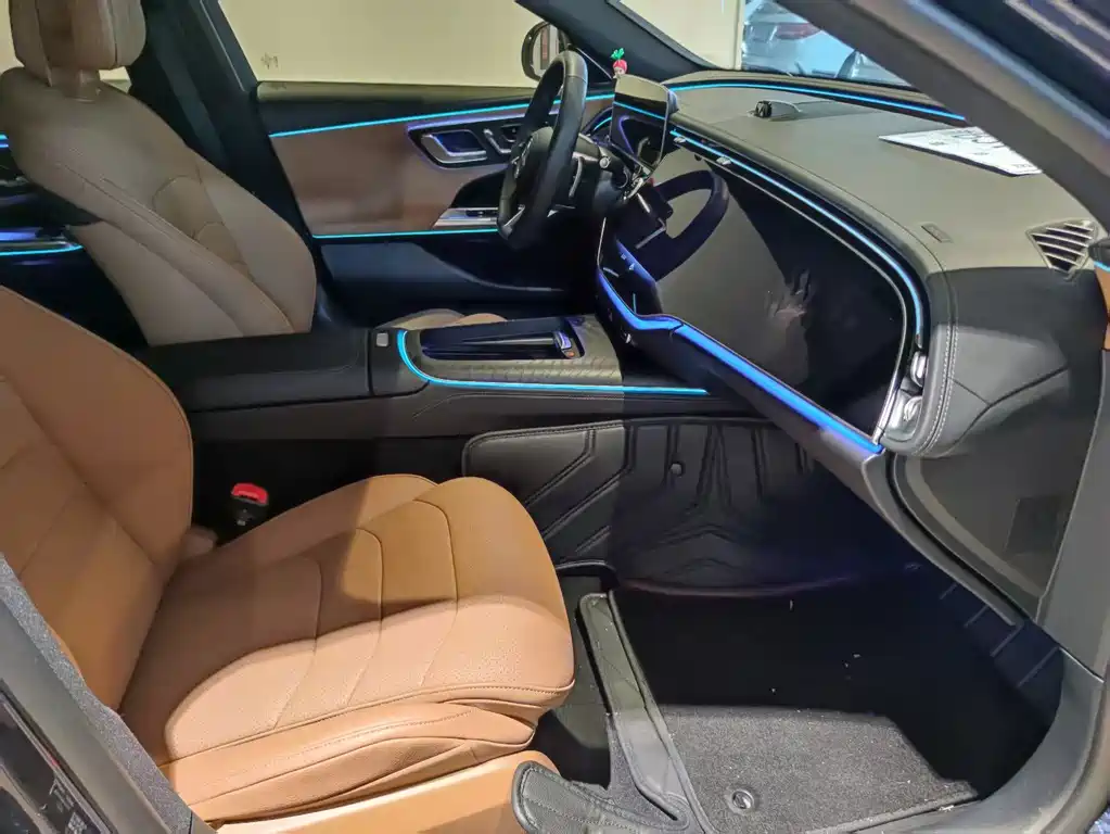 Mercedes-Benz E-Class — миниатюра 12