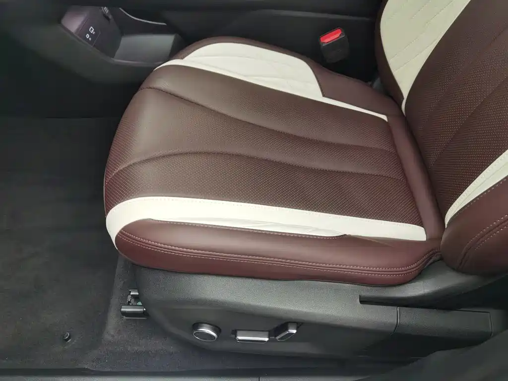 Geely Xingyue L — миниатюра 20