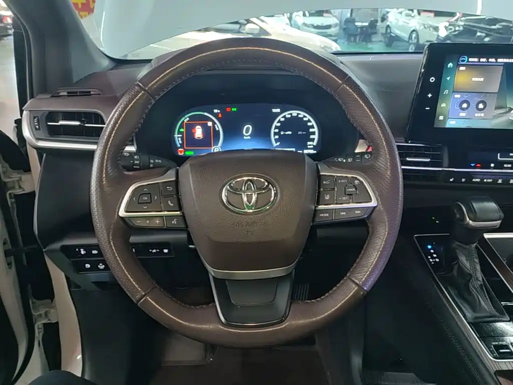 Toyota Granvia — миниатюра 11