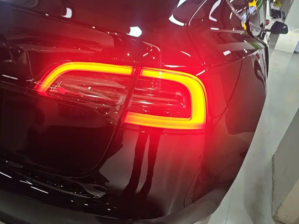 Tesla Model 3 — миниатюра 8