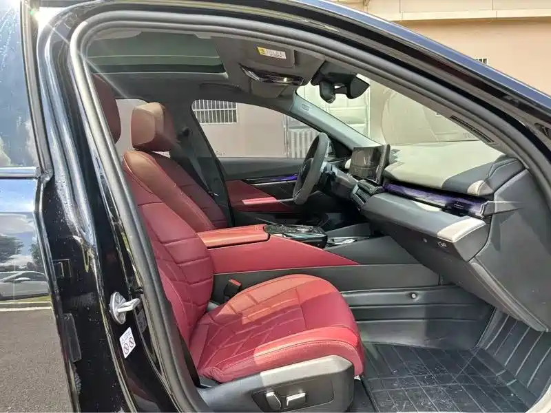 BMW 5 Series — миниатюра 9